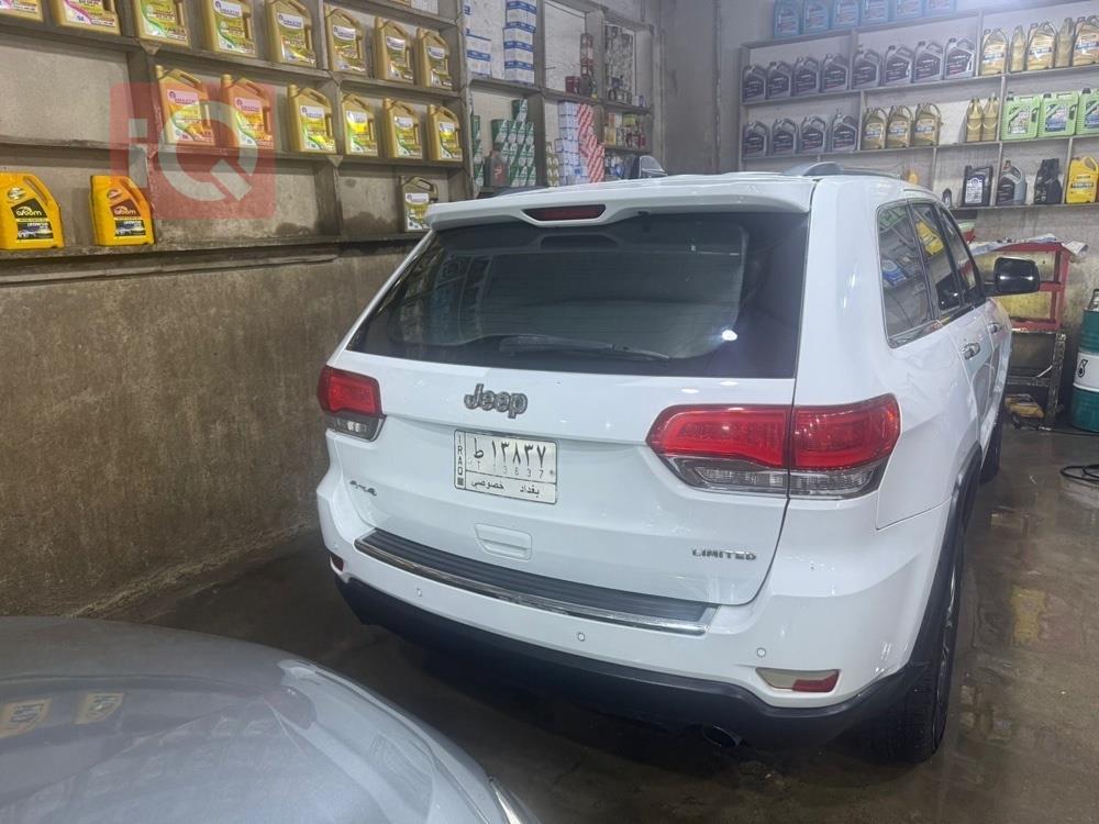 جیپ گراند شیرۆکی